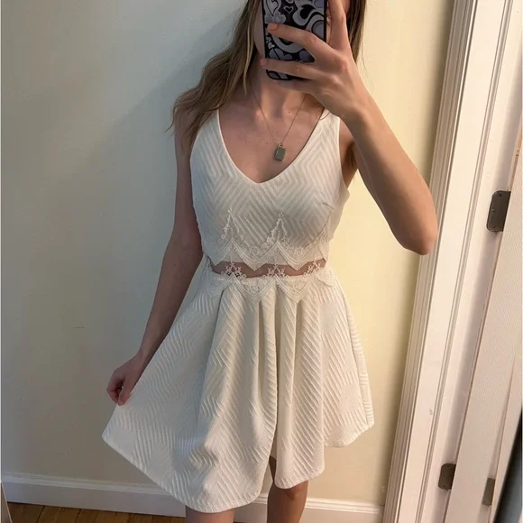 white graduation skater dress Zapaka Women Cute White Bateau Short Graduation Dress Long Sleeves Lace-Up Back Commencement Dress with Lace, White / US4 main image 0